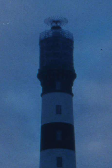 Patiently filmed frame by frame during a stay on Ouessant Island in Brittany, this work presents observations of nature and its phenomena. Combining these natural elements with formal experimentation, the film alters our perception of reality through a unique visual approach. The project was created using four rolls of 16mm film.